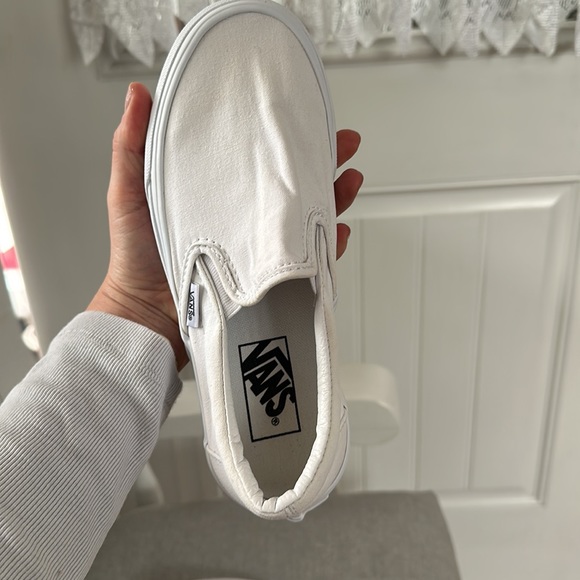 White vans - Picture 2 of 2